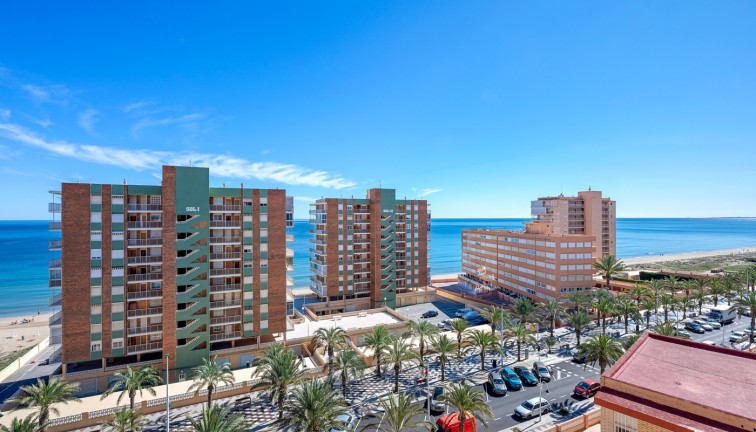 Resale - Apartment - Arenales del Sol - Segunda linea playa