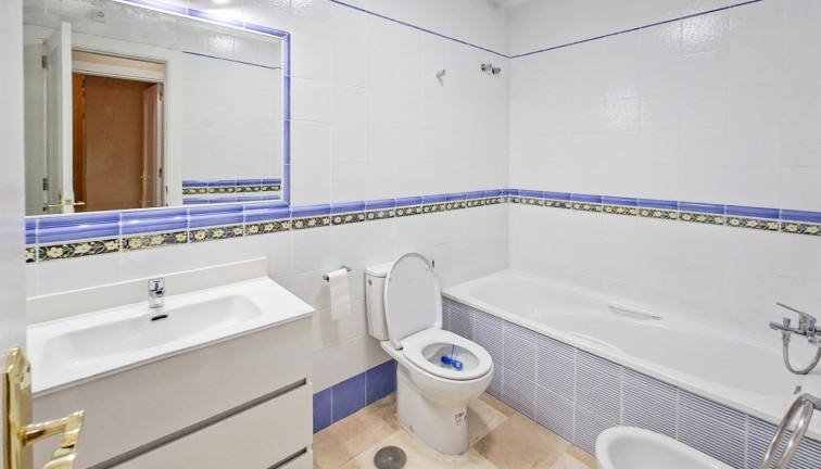 Resale - Semi-Detached - Villamartín