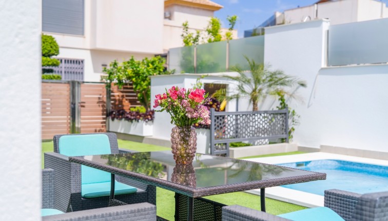 Resale - Chalet - Torrevieja