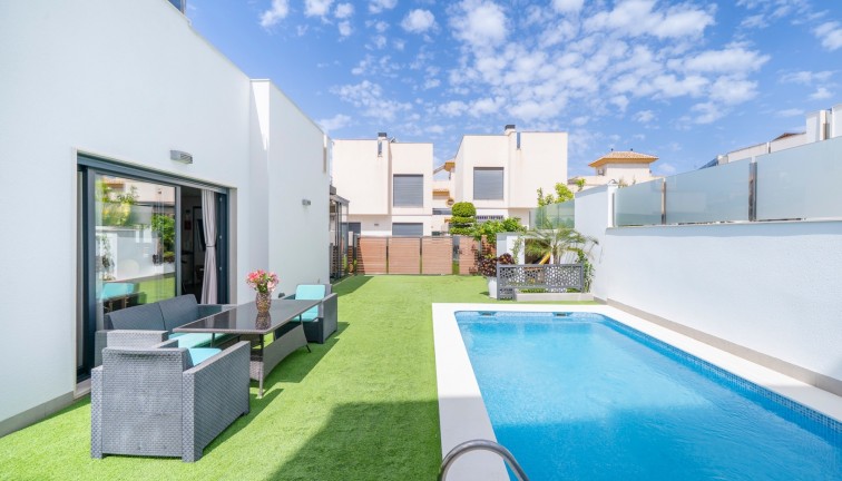 Resale - Chalet - Torrevieja
