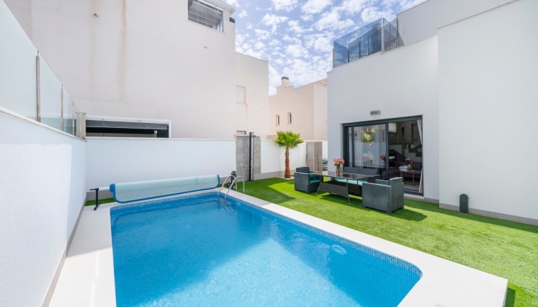 Resale - Chalet - Torrevieja