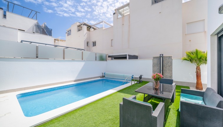 Resale - Chalet - Torrevieja