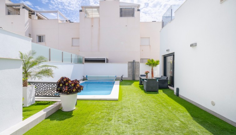 Resale - Chalet - Torrevieja