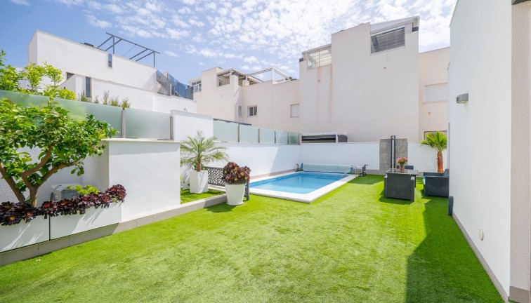 Resale - Chalet - Torrevieja