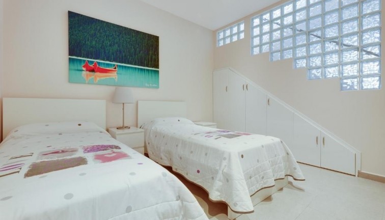 Resale - Chalet - Torrevieja
