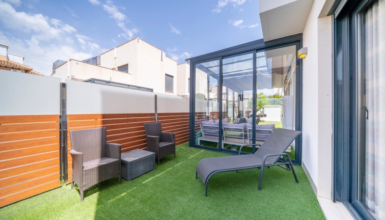 Resale - Chalet - Torrevieja