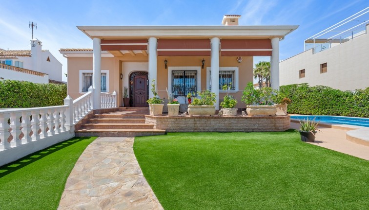 Resale - Chalet - Torrevieja - LA MATA