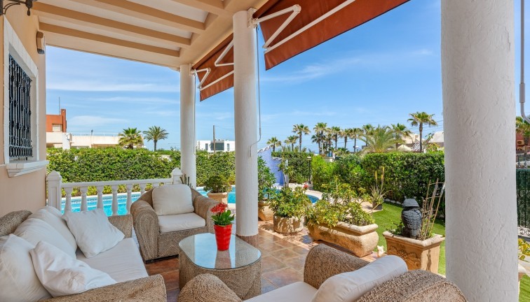 Resale - Chalet - Torrevieja - LA MATA