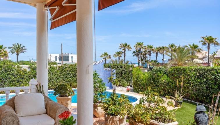 Resale - Chalet - Torrevieja - LA MATA