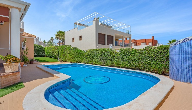 Resale - Chalet - Torrevieja - LA MATA