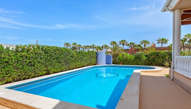 Resale - Chalet - Torrevieja - LA MATA