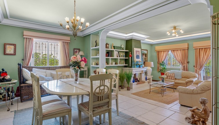Resale - Chalet - Torrevieja - LA MATA