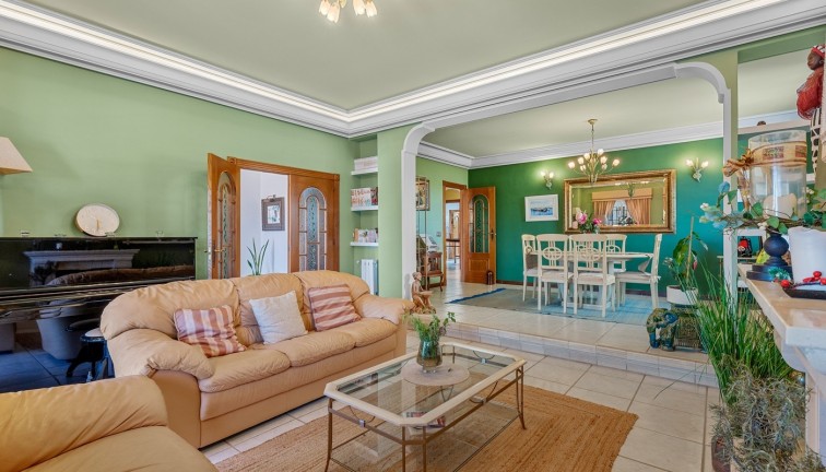 Resale - Chalet - Torrevieja - LA MATA