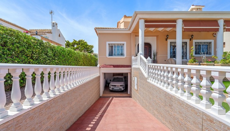 Resale - Chalet - Torrevieja - LA MATA