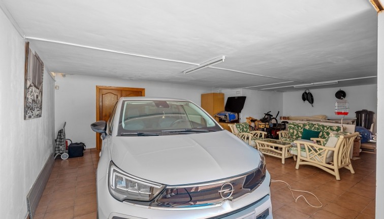 Resale - Chalet - Torrevieja - LA MATA