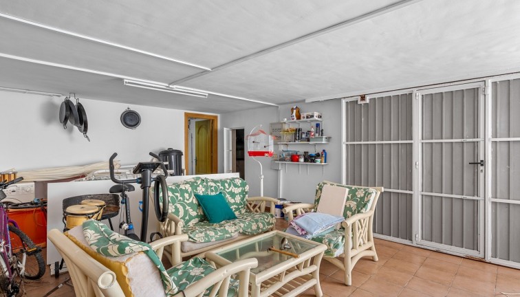 Resale - Chalet - Torrevieja - LA MATA
