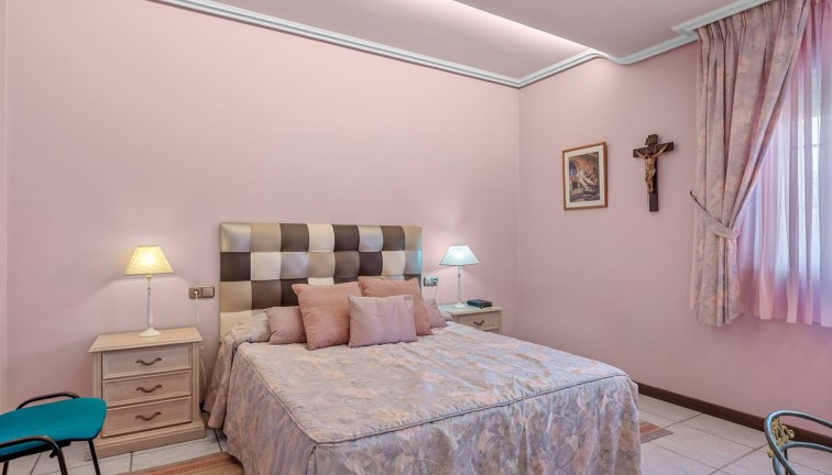 Resale - Chalet - Torrevieja - LA MATA