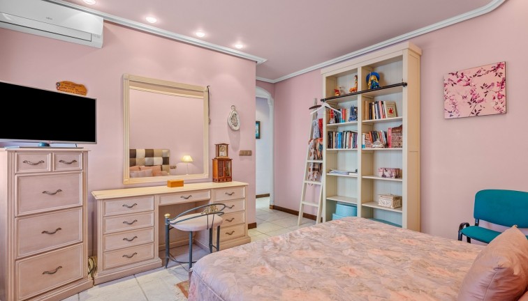 Resale - Chalet - Torrevieja - LA MATA