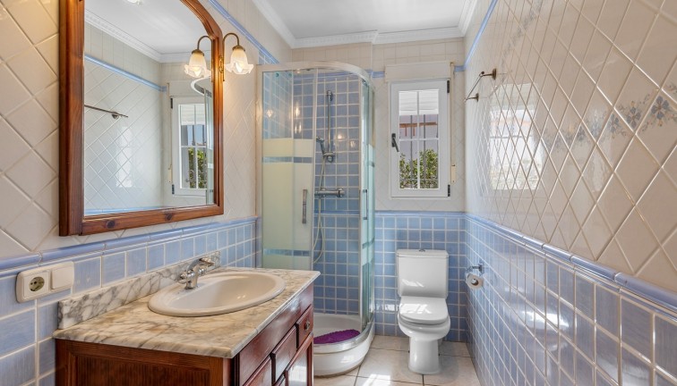 Resale - Chalet - Torrevieja - LA MATA