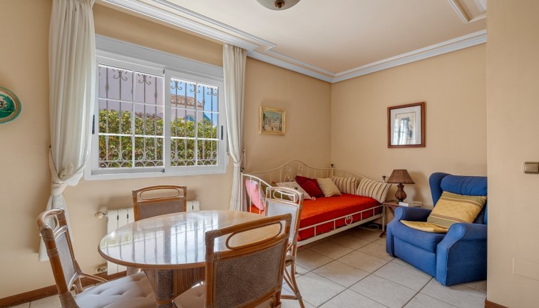 Resale - Chalet - Torrevieja - LA MATA