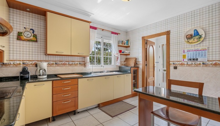 Resale - Chalet - Torrevieja - LA MATA