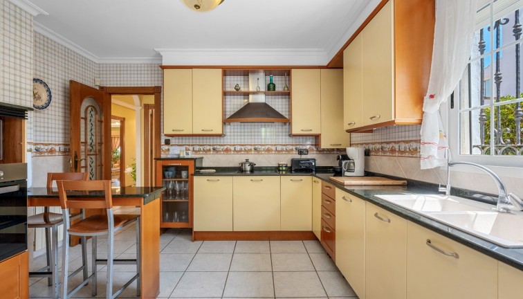 Resale - Chalet - Torrevieja - LA MATA