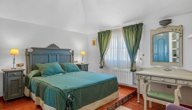 Resale - Chalet - Torrevieja - LA MATA