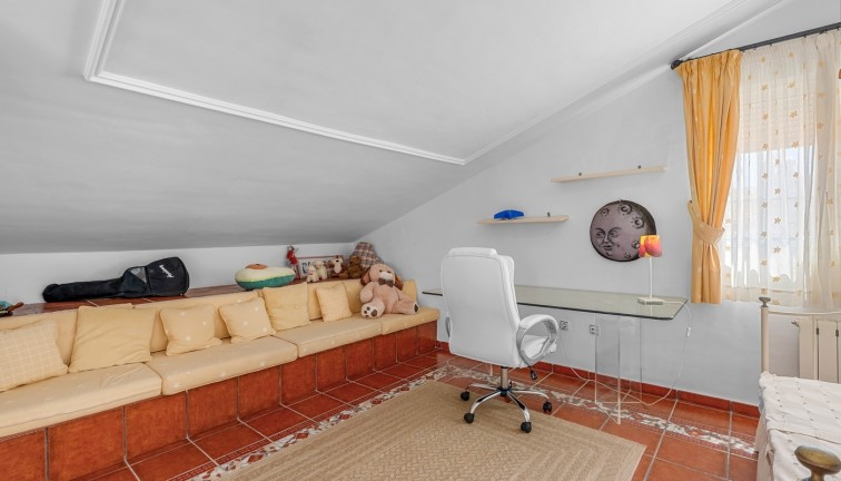 Resale - Chalet - Torrevieja - LA MATA