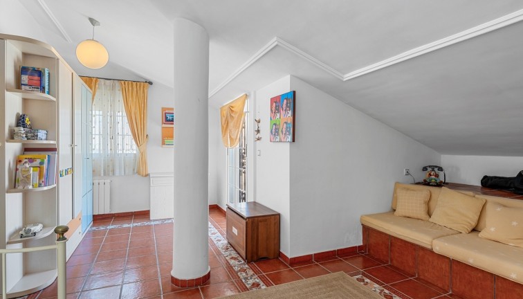 Resale - Chalet - Torrevieja - LA MATA