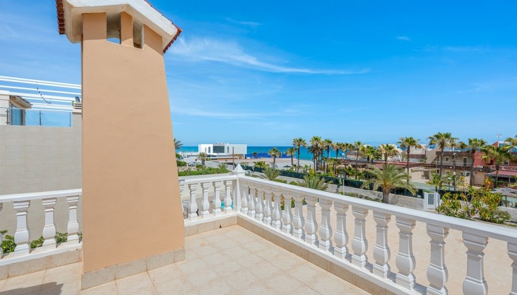 Resale - Chalet - Torrevieja - LA MATA
