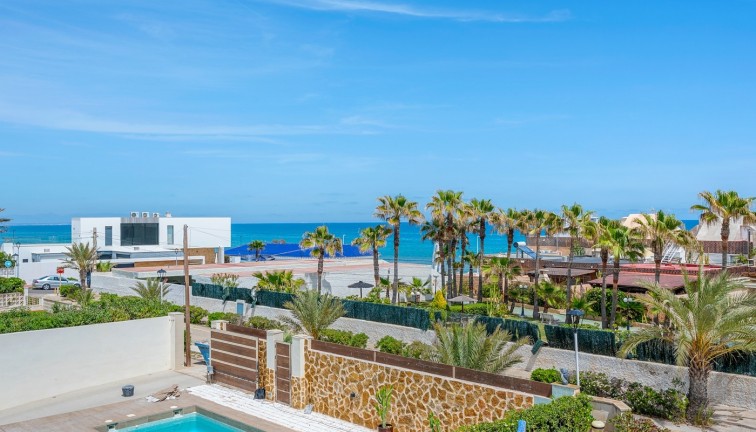 Resale - Chalet - Torrevieja - LA MATA