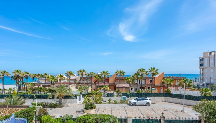 Resale - Chalet - Torrevieja - LA MATA
