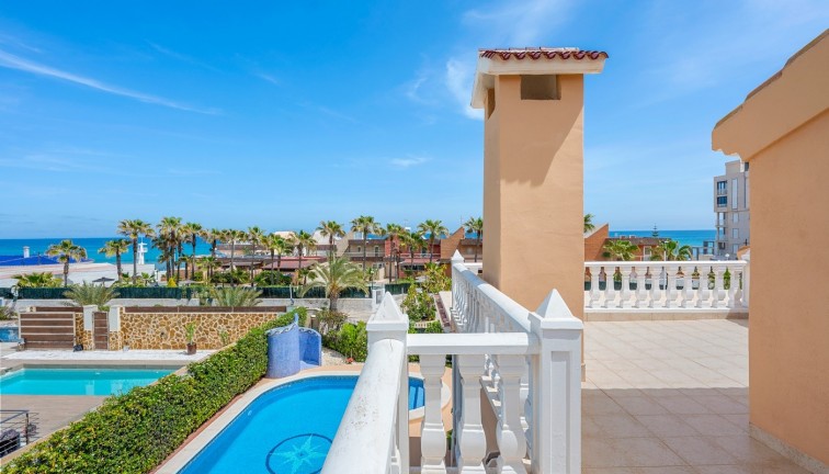 Resale - Chalet - Torrevieja - LA MATA