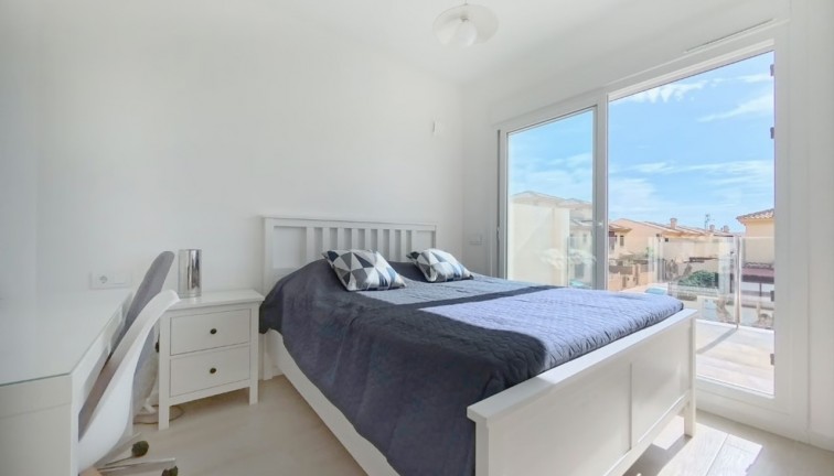 Resale - Chalet - Pilar de la Horadada