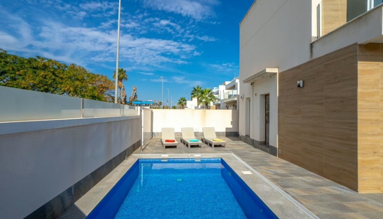 Resale - Chalet - Pilar de la Horadada