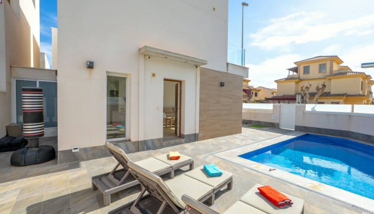 Resale - Chalet - Pilar de la Horadada