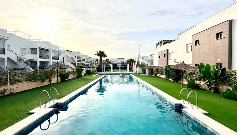 Återförsäljning - Lägenhet - Torrevieja - Aguas Nuevas