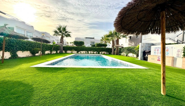 Återförsäljning - Lägenhet - Torrevieja - Aguas Nuevas