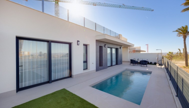 Resale - Chalet - Torrevieja - Aguas Nuevas