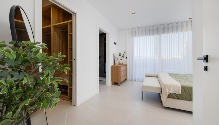Resale - Chalet - Torrevieja - Aguas Nuevas