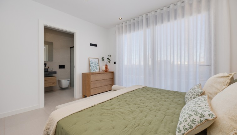 Resale - Chalet - Torrevieja - Aguas Nuevas