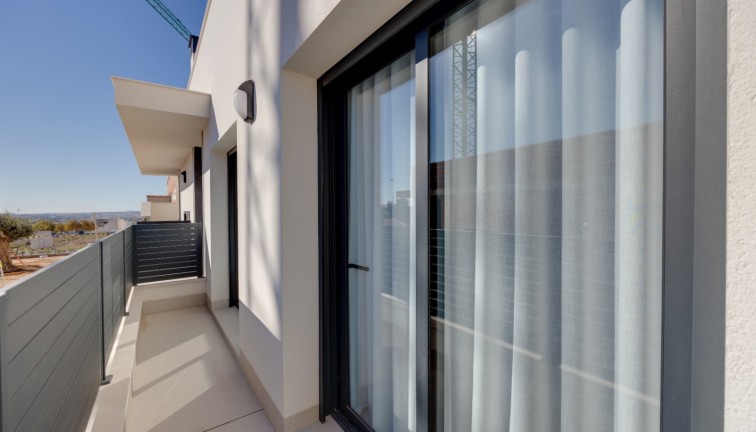 Resale - Chalet - Torrevieja - Aguas Nuevas