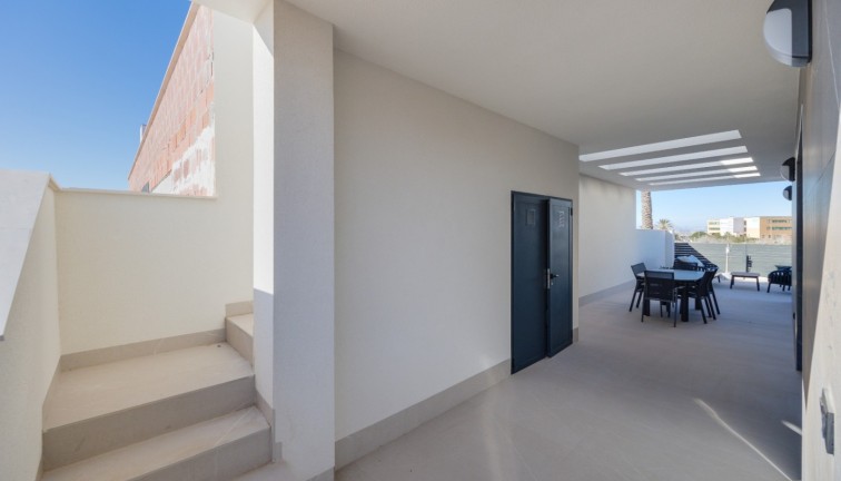 Resale - Chalet - Torrevieja - Aguas Nuevas