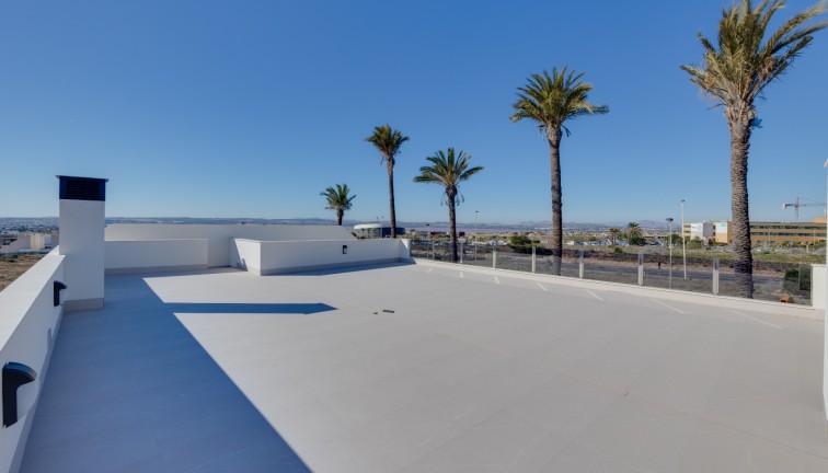 Resale - Chalet - Torrevieja - Aguas Nuevas