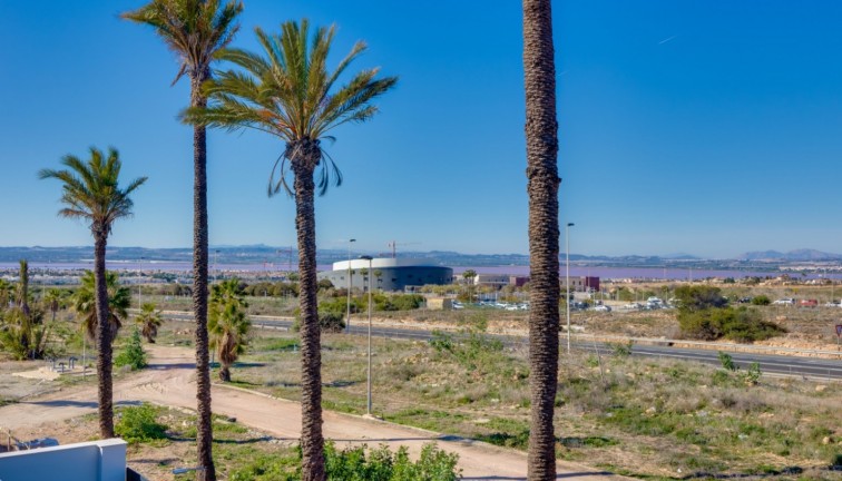 Resale - Chalet - Torrevieja - Aguas Nuevas