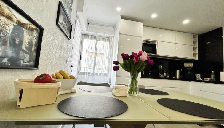Resale - Apartment - Top Floor Apartment - Torrevieja - Playa de los Locos