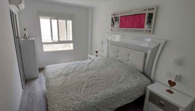 Resale - Apartment - Torrevieja - Acequion