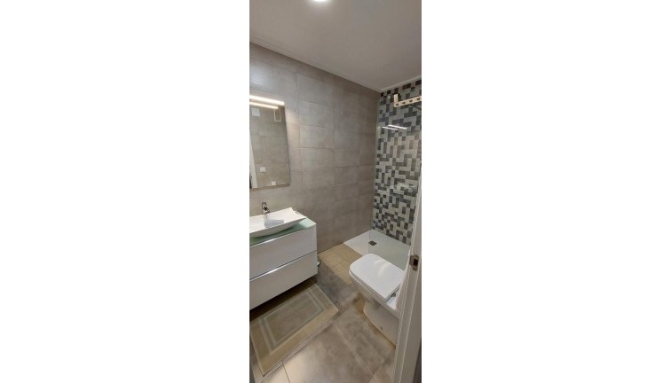 Resale - Apartment - Torrevieja - Acequion