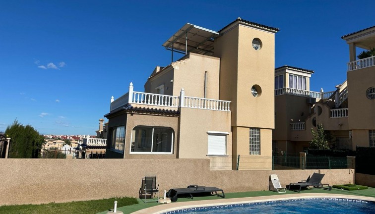Resale - Chalet - Torrevieja - Villamartín