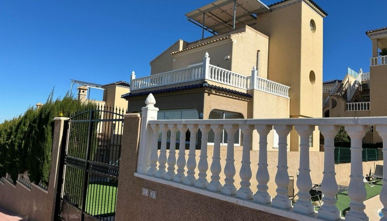 Resale - Chalet - Torrevieja - Villamartín